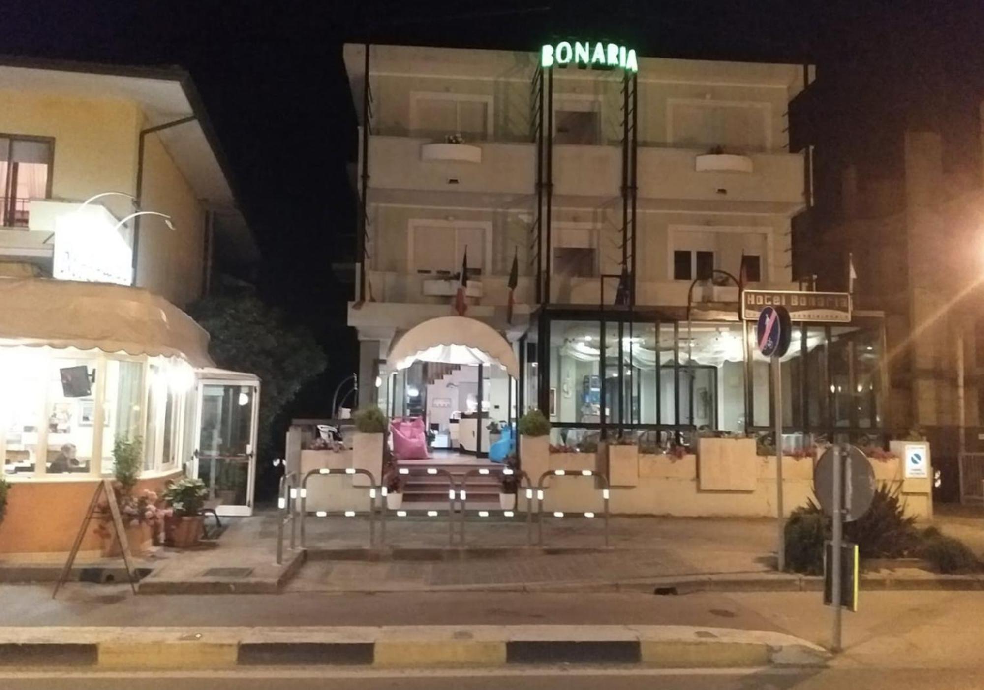 Hotel Bonaria Rimini Exterior foto